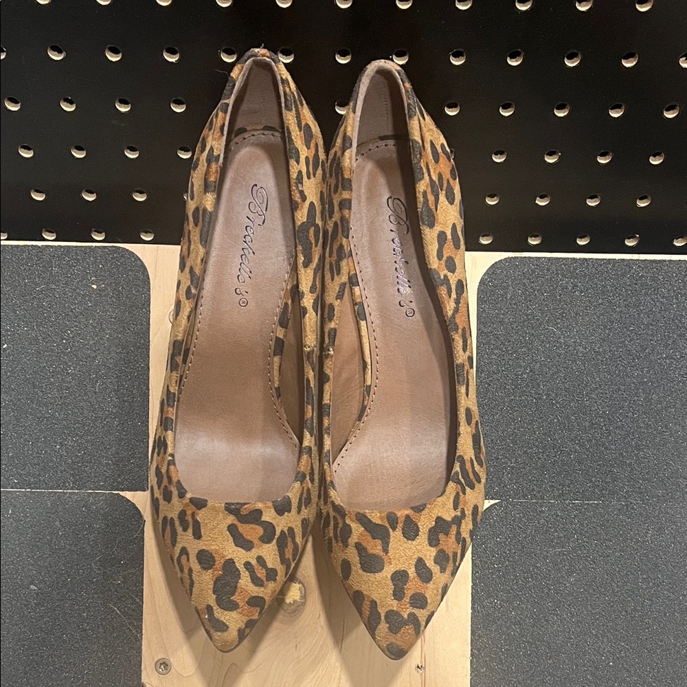 Breckelles Brown Leopard Print Heels
